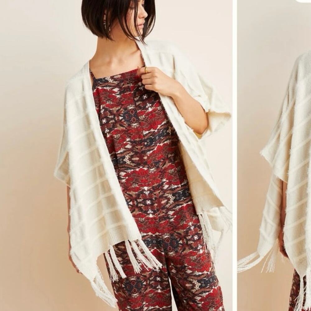 Anthropologie Akemi + Kin Miette Chenille Cozy Kimono Fringe Trim Ecru Free Size
